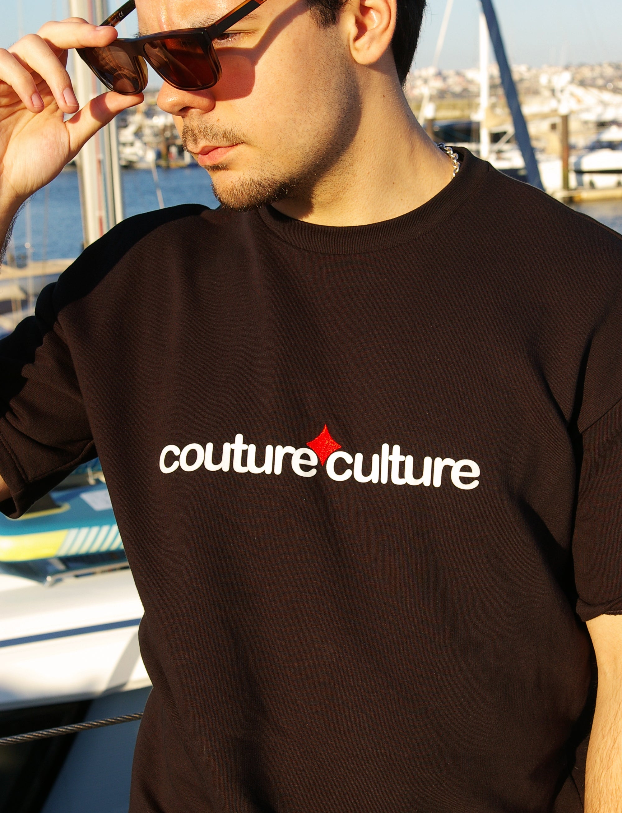ESSENTIAL BLACK TEE