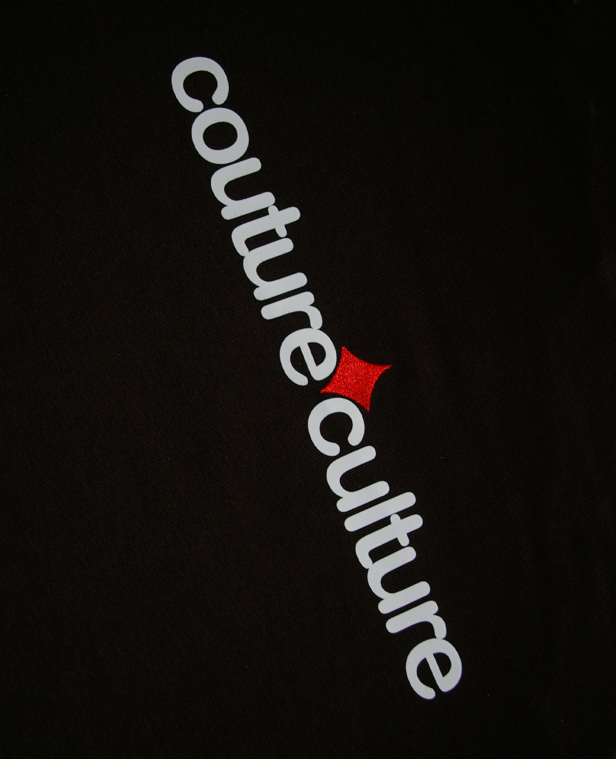 ESSENTIAL BLACK TEE